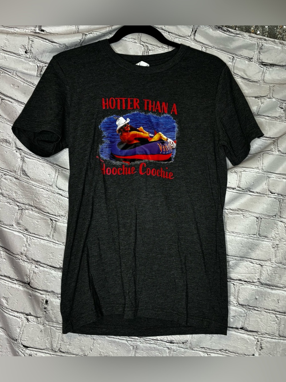5/$20 Alan Jackson 90s Country ‘Hotter Than A Hoochie Coochie’ Graphic T Shirt S